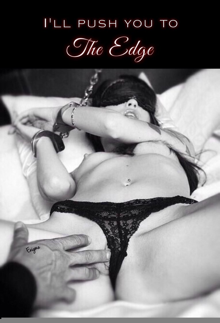 Наручниками девушку sex