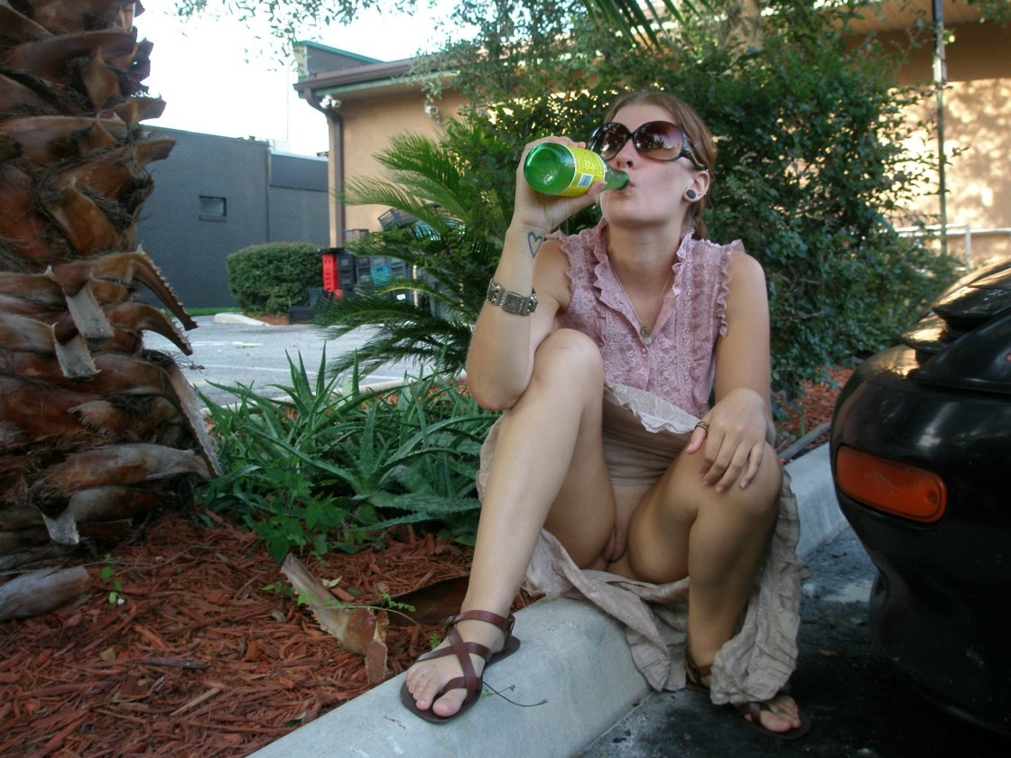 Сельские женщины без трусиков