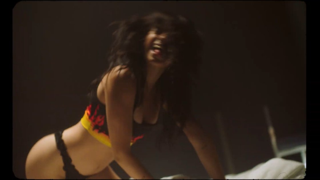 Мишель Андраде голая