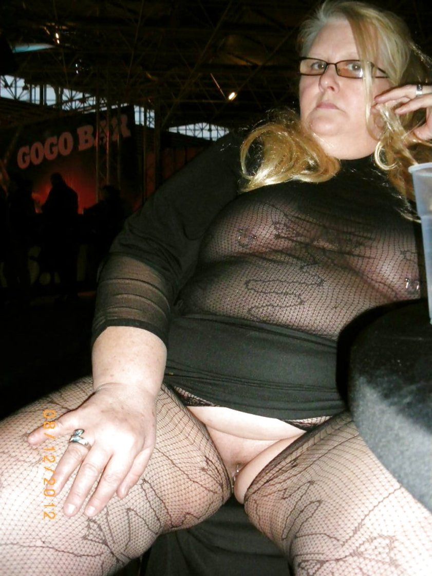 Голые тетки без трусов