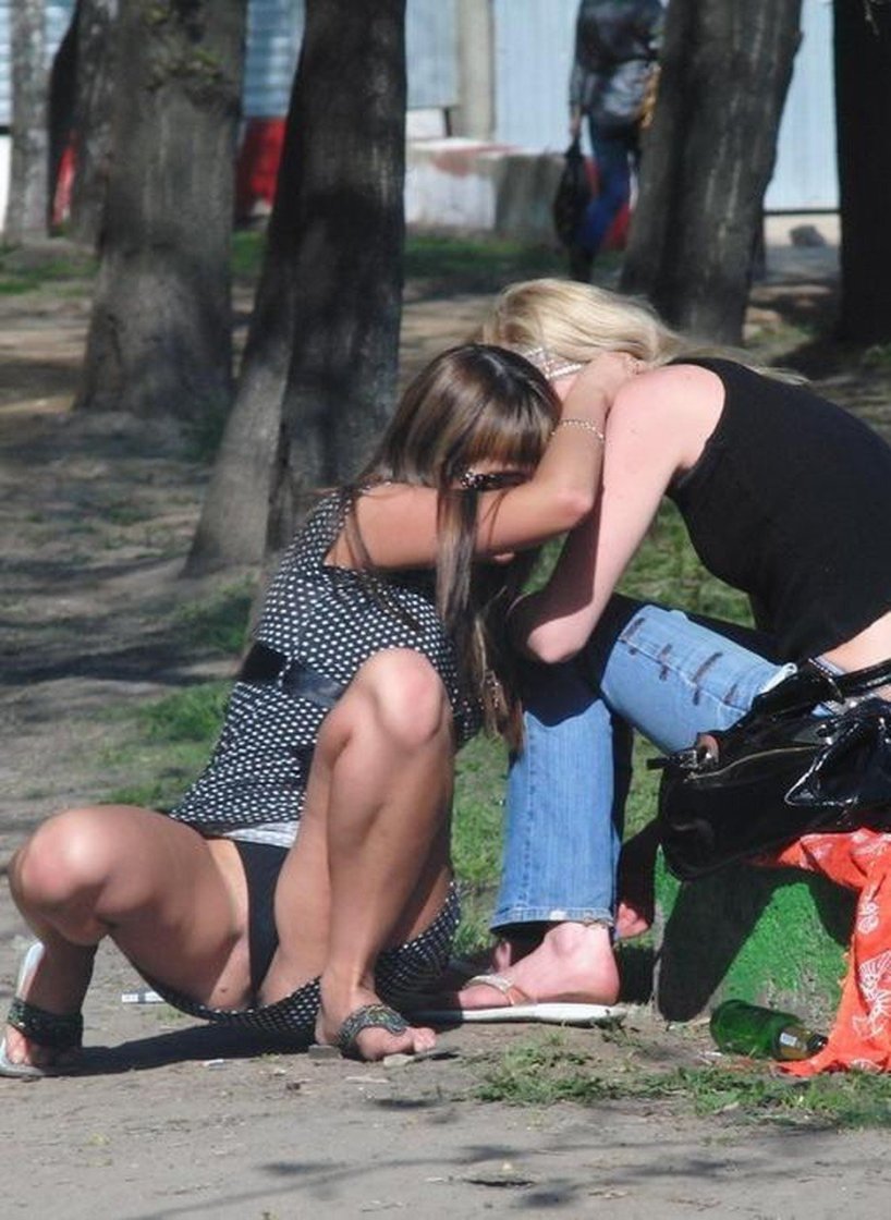 На улице без трусов подсмотрено