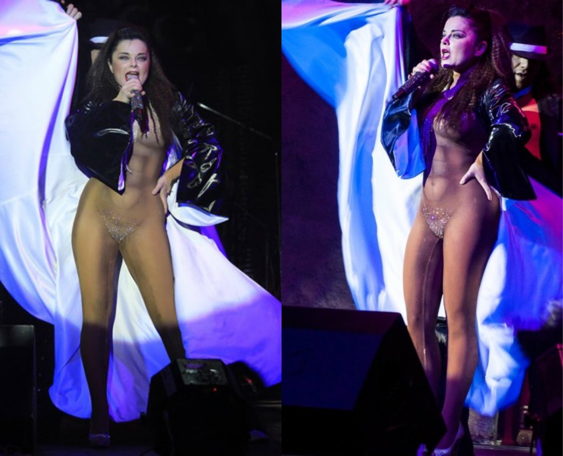 Голые актеры на сцене театра